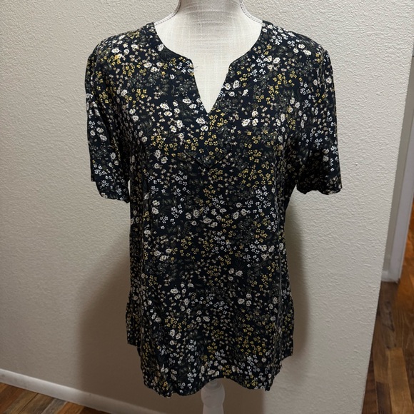 croft & barrow Tops - Croft & Barrow Black Floral Short Sleeve Top - Size Large
